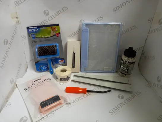 BOX OF APPROX 10 HOUSEHOLD ITEMS TO INCLUDE SMARTBUD, PROTECTIVE CASE FOR IPAD, ANCOL ERGO HEDGEHOG SLICKER