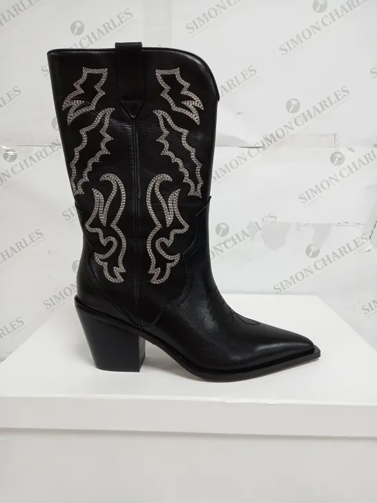 BOXED PAIR OF ALIAS MAE MARLEY COWBOY BOOTS IN BLACK - UK 6 