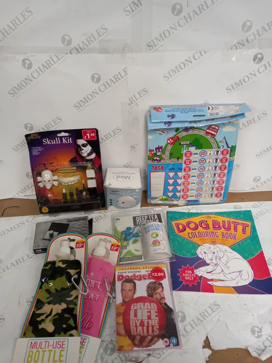 BOX OF APPROXIMATELY 20 ASSORTED HOUSEHOLD PRODUCTS TO INCLUDE DRINKS BOTTLES, COLOURING BOOK, MINI SCALE ETC 