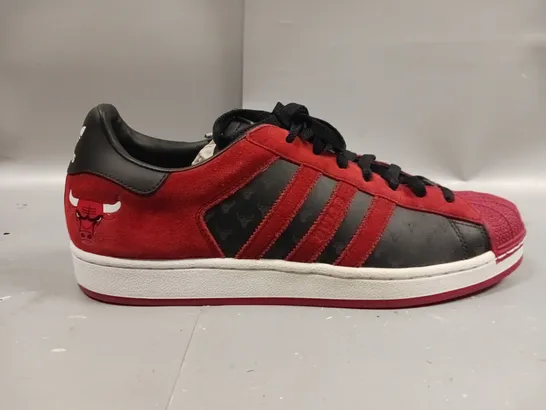 RARE ADIDAS SUPERSTARS NBA CHICAGO BULLS TRAINERS SIZE 12.5