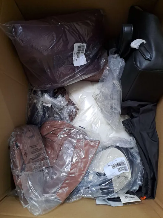 BOX OF APPROX 20 ASSORTED CLOTHING ITEMS TO INCLUDE - BAG, JUMPER, JUMPSUIT ETC