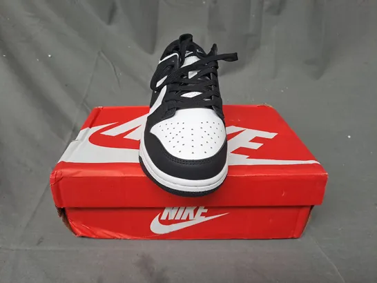 BOXED PAIR OF NIKE DUNK LOW SHOES IN BLACK/WHITE UK SIZE 4.5