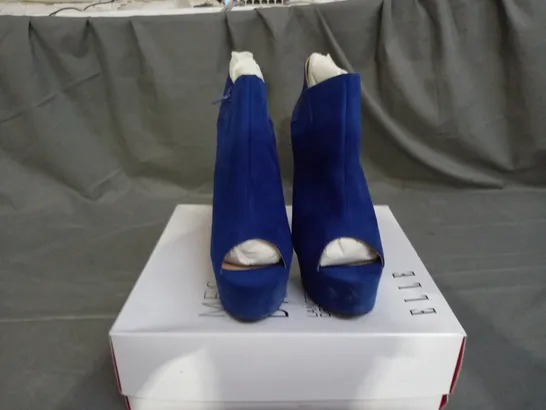 APPROXIMATELY 10 BOXED PAIR OF ELLE SASHAY HEELED OPEN TOE PLATFORM SHOES IN VARIOUS SIZES TO INCLUDE SIZE 8 