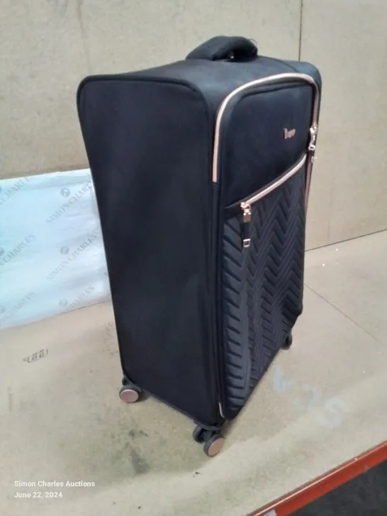 IT BRAND BLACK AND ROSE PINK TRAVEL CASE WITH WHEELS