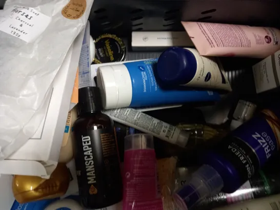 LOT OF APPROXIMATELY 20 ASSORTED HEALTH & BEAUTY ITEMS, TO INCLUDE HAWAIIAN TROPIC, THE ORDINARY, LA ROCHE POSAY, ETC