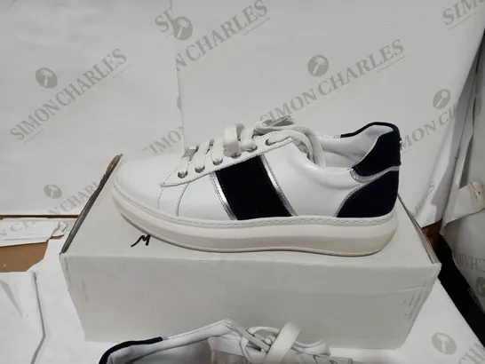 BOXED PAIR OF WHITE/NAVY TRAINERS - SIZE 5