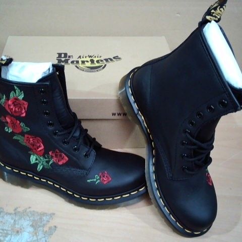 BOXED PAIR OF BLACK FLORAL DR MARTENS BOOTS SIZE 6