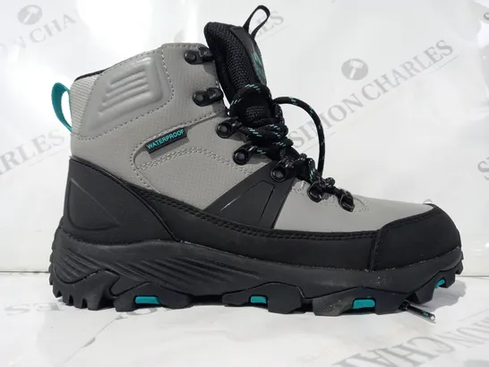 PAIR OF TRESPASS WATERPROOF WALKING BOOTS IN GREY UK SIZE 4