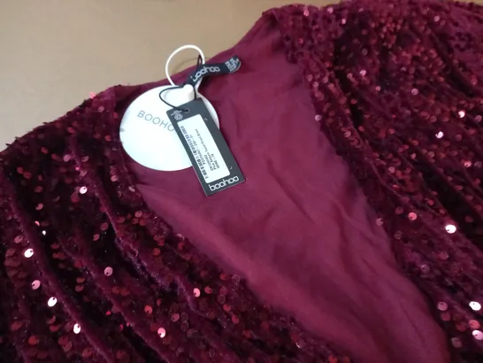 boohoo plus sequin twist front dress in wine - 18