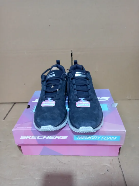 SKECHERS FASHION FIT LACE UP TRAINER NAVY - SIZE 5