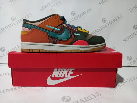 BOXED PAIR OF NIKE DUNK SCRAP TRAINERS IN MULTICOLOUR UK SIZE 7.5