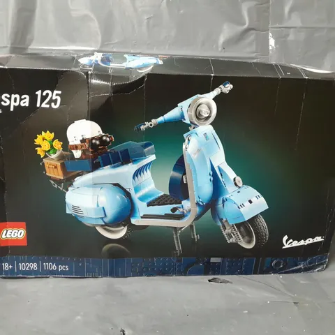 BOXED LEGO VESPA 125 SCOOTER MODEL (SET 10298)