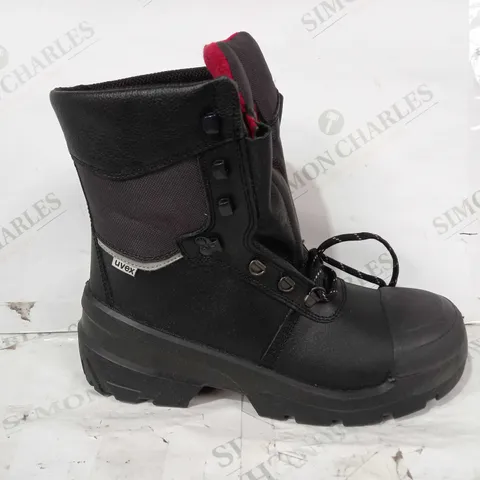 BOXED PAIR OF UVEX SAFETY BOOTS IN BLACK EU SIZE 44