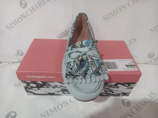 BOXED PAIR OF MODA IN PELLE ETHELIA LOAFERS IN LIGHT BLUE SIZE 6