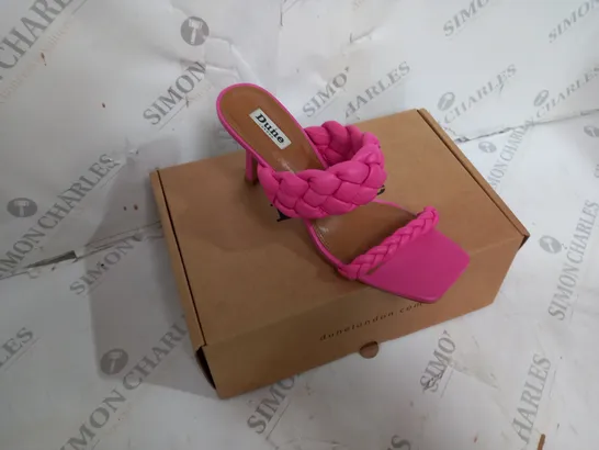 BOXED PAIR OF DUNE LONDON PINK LEATHER PLAITED MID HEEL MULE IN SIZE 7