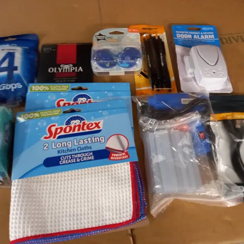 LOT OF ASSORTED HOUSEHOLD ITEMS TO INCLUDE TOMMEE TIPPEE SOOTHERS AND SPONTEX CLEANING ITEMS