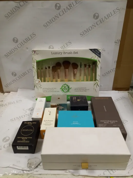 BOX OF 35 ASSORTED BEAUTY PRODUCTS & GIFT SETS TO INCLUDE EXUVIANCE PERFORMANCE PEEL AP25, AROMATHERAPY REVIVE BODY BRUSH, IMAGE VITAL C MOISTURISER ETC 