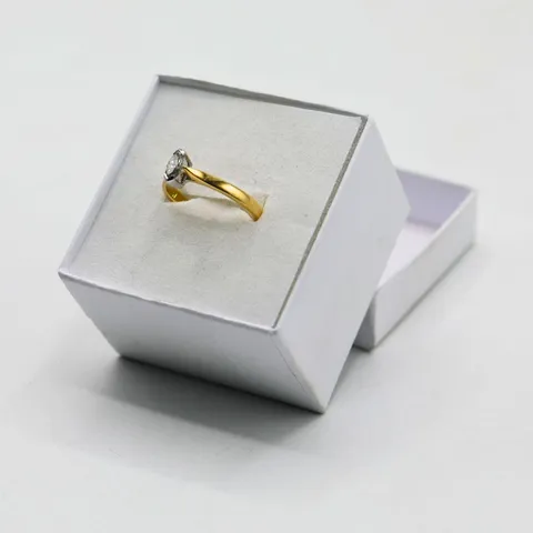 18CT GOLD RING SET WITH A NATURAL MARQUSE CUT DIAMOND