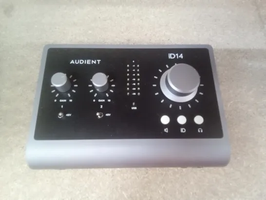 BOXED AUDIENT 6OUT AUDIO INTERFACE