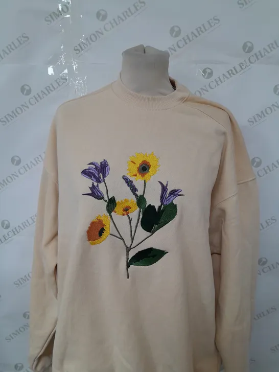 COTTON ON GRAPHIC CREW SWEATSHIRT IN SUMMER SPRING/SANDY BROWN SIZE XS