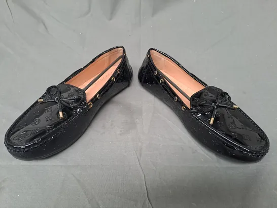 BOXED PAIR OF DESIGNER LOAFERS IN BLACK EU SIZE 42