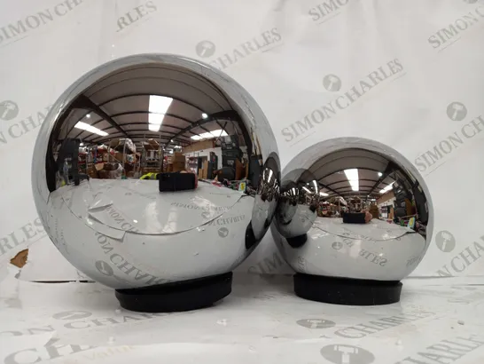 BOXED KELLY HOPPEN SET OF 2 INDOOR OUTDOOR PRELIT GLASS DECOR - REFLECTIVE ORBS