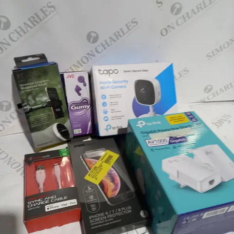 BOX OF APPROXIMATELY 15 ASSORTED ITEMS TO INCLUDE WIFI SECURITY CAMERA, SYNC & CHARGE IPHONE CABLE, GUMMY JVC EARPHONES ETC