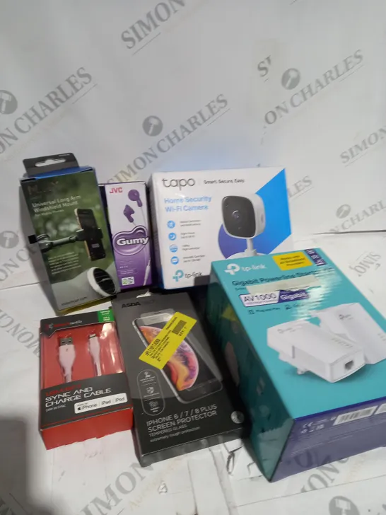 BOX OF APPROXIMATELY 15 ASSORTED ITEMS TO INCLUDE WIFI SECURITY CAMERA, SYNC & CHARGE IPHONE CABLE, GUMMY JVC EARPHONES ETC