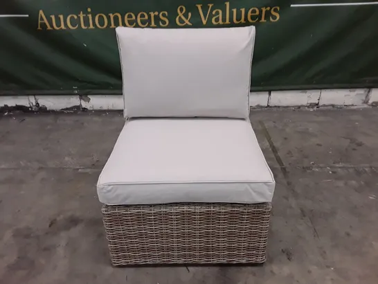 BOXED MIDDLE SOFA CHAIR -NATURAL