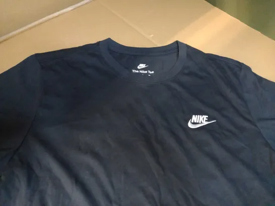 NIKE BLACK/LOGO TEE - SMALL