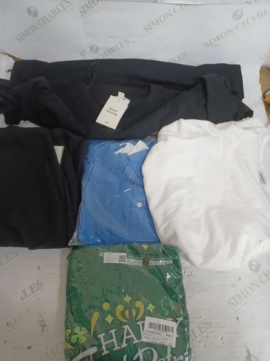 BOX OF APPROXIMATELY 22 ASSORTED CLOTHING ITEMS TO INCLUDE - T-SHIRT ,SHIRT , TROUSERS ETC