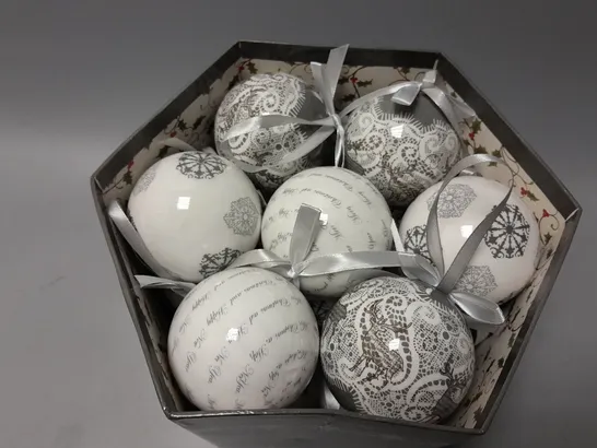 FESTIVE GREY DECOUPAGE BAUBLES RRP £19.99