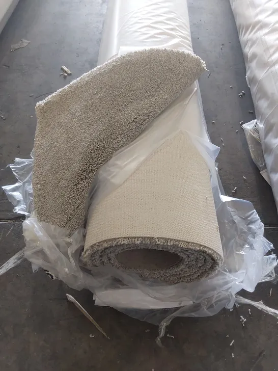 ROLL OF QUALITY EC HEARTLAND ULTRA BROADHEATH CARPET // APPROX SIZE: 4 X 3.15m