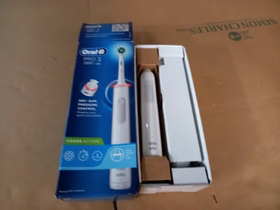 BOXED ORAL-B PRO 3 CROSS ACTION ELECTRIC TOOTHBRUSH