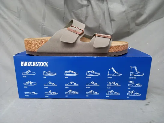 BOXED PAIR OF BIRKENSTOCK ARIZONA BS OPEN TOE SANDALS UK SIZE 5.5