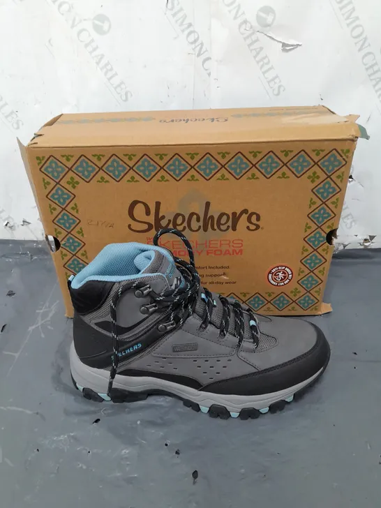 SKETCHERS MEMORY FOAM SIZE 6 GREY/BLUE WALKING BOOTS 