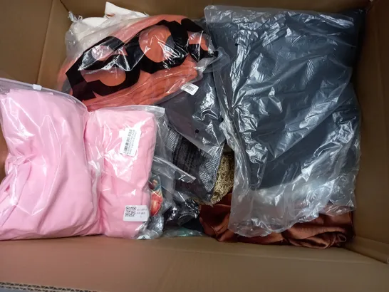 BOX OF APPROXIMATELY 25 ASSORTED CLOTHING ITEMS TO INCLUDE -BRA , DRESS , PANTS ETC