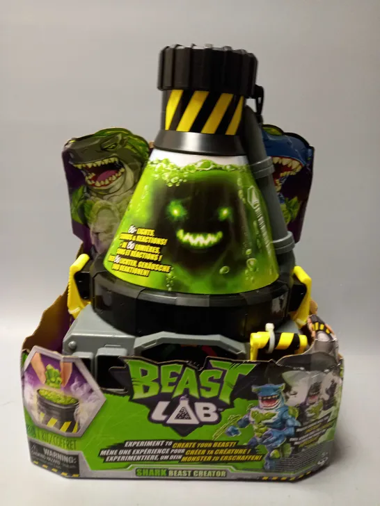 BOXED BEAST LAB SHARK BEAST CREATOR