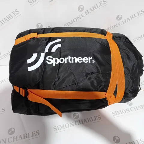 BOXED SPOORTNEER SLEEPING BAG IN ORANGE/BLACK, WITH CARRY CASE