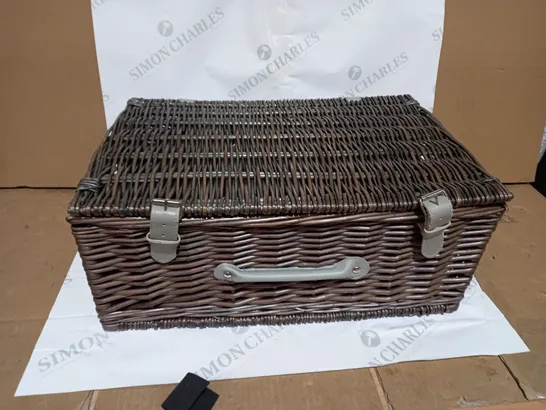 BROWN WICKER BASKET 