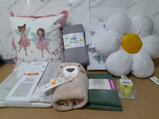 BOX OF APPROX 15 ASSORTED ITEMS TO INCLUDE - FLOWER CUSHION, DUVET SET, FITTED SHEET ETC