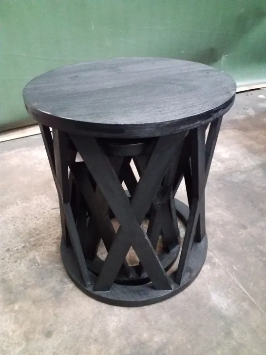 BLACK WOODEN CIRCULAR NESTING TABLES (SET OF 2)