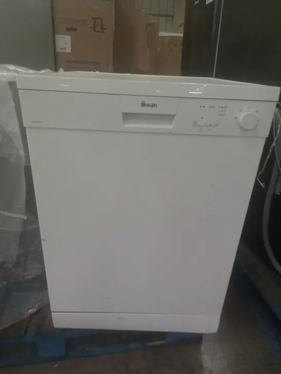 SWAN WHITE FULL SIZE FREESTANDING DISHWASHER SDW2025W