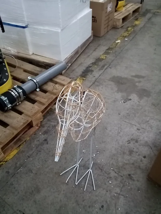 BOXED WIRE LED HERON FIGURE