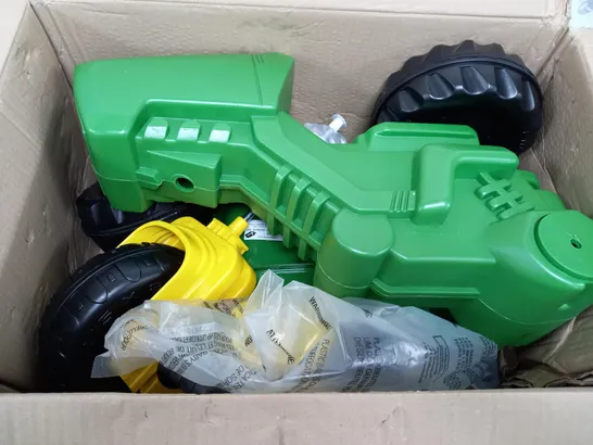 BOXED JOHN DEERE TRIO TRAC  RRP £79.99