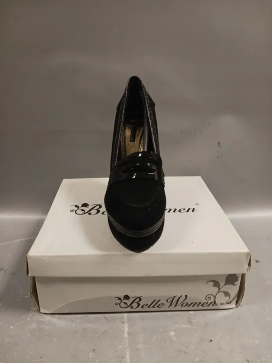 BOXED PAIR OF BELLE WOMENS HIGH HEEL SLIP ON SHOES IN BLACK - SIZE 4