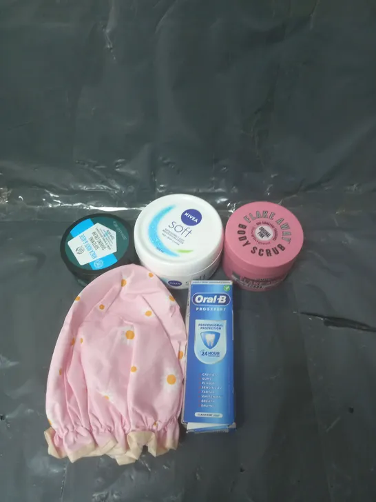 APPROXIMATELY 20 ASSORTED COSMETIC PRODUCTS TO INCLUDE NIVEA BODY CREAM, ORAL B TOOTHPASTE AND THE BODY SHOP SHAVING CREAM FOR MEN