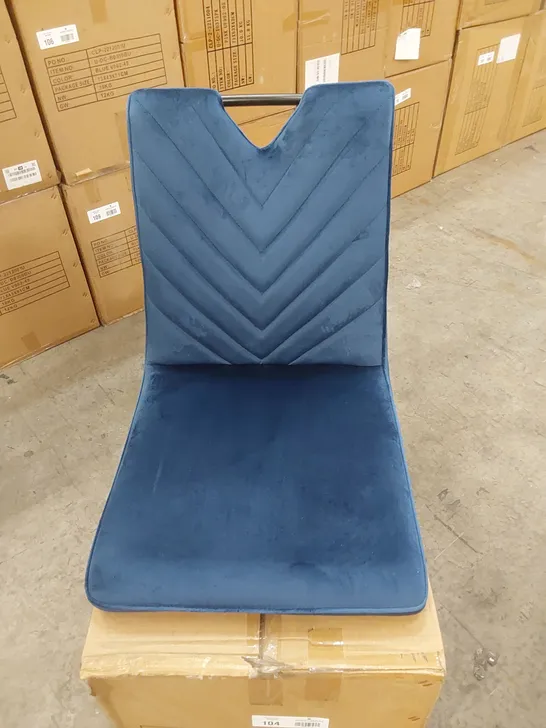 BOX CONTAINING SET OF 2 BLUE VELVET DINING CHAIR