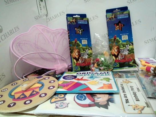 LOT OF APPROX 30 ASSORTED ITEMS TO INCLUDE: WILDLIFE 10P COIN COLLECTION, ORIGAMI PAPER PAD, BIRTHDAY BANNERS