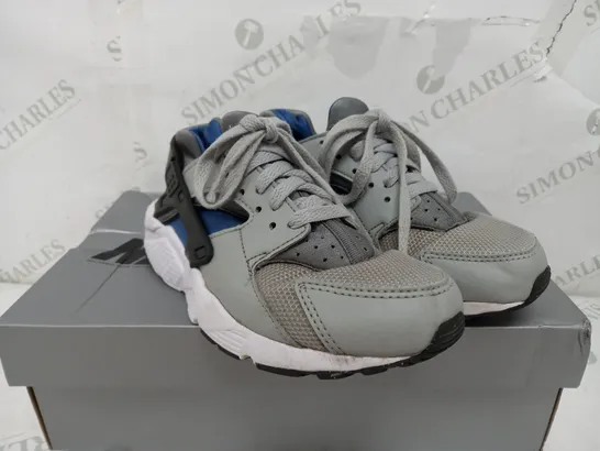 BOXED PAIR OF NIKE HUARACHE TRAINERS IN GREY & BLUE - UK 4 